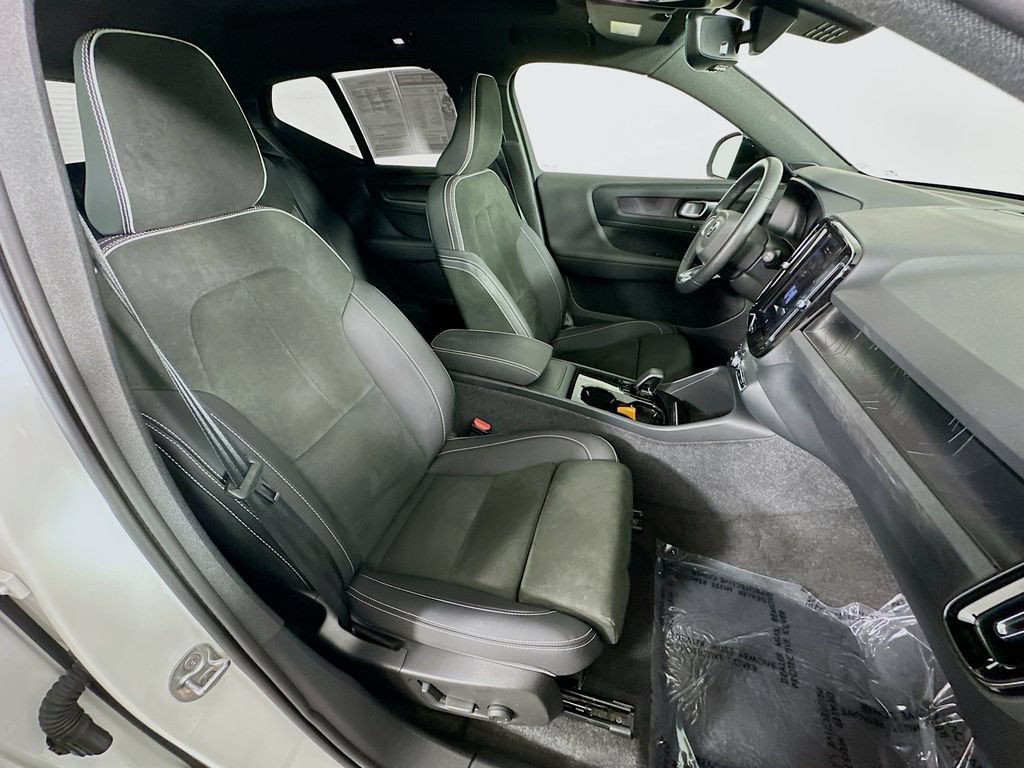 Used 2023 Volvo XC40 Recharge Plus AWD/4WD image 34