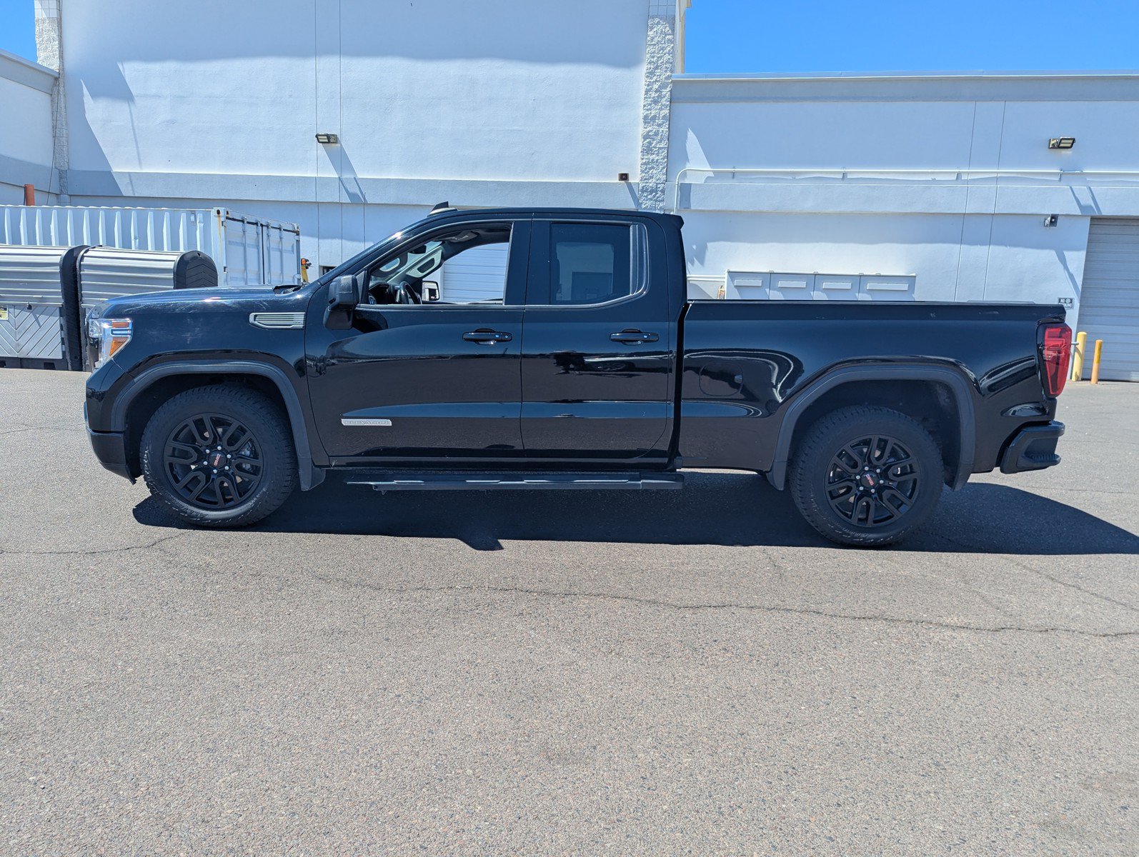 Used 2020 GMC Sierra 1500 Elevation w/ Elevation Value Package RWD image 2