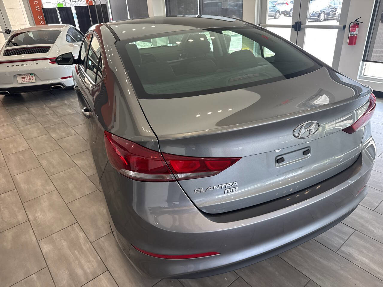 Used 2018 Hyundai Elantra SE FWD image 11