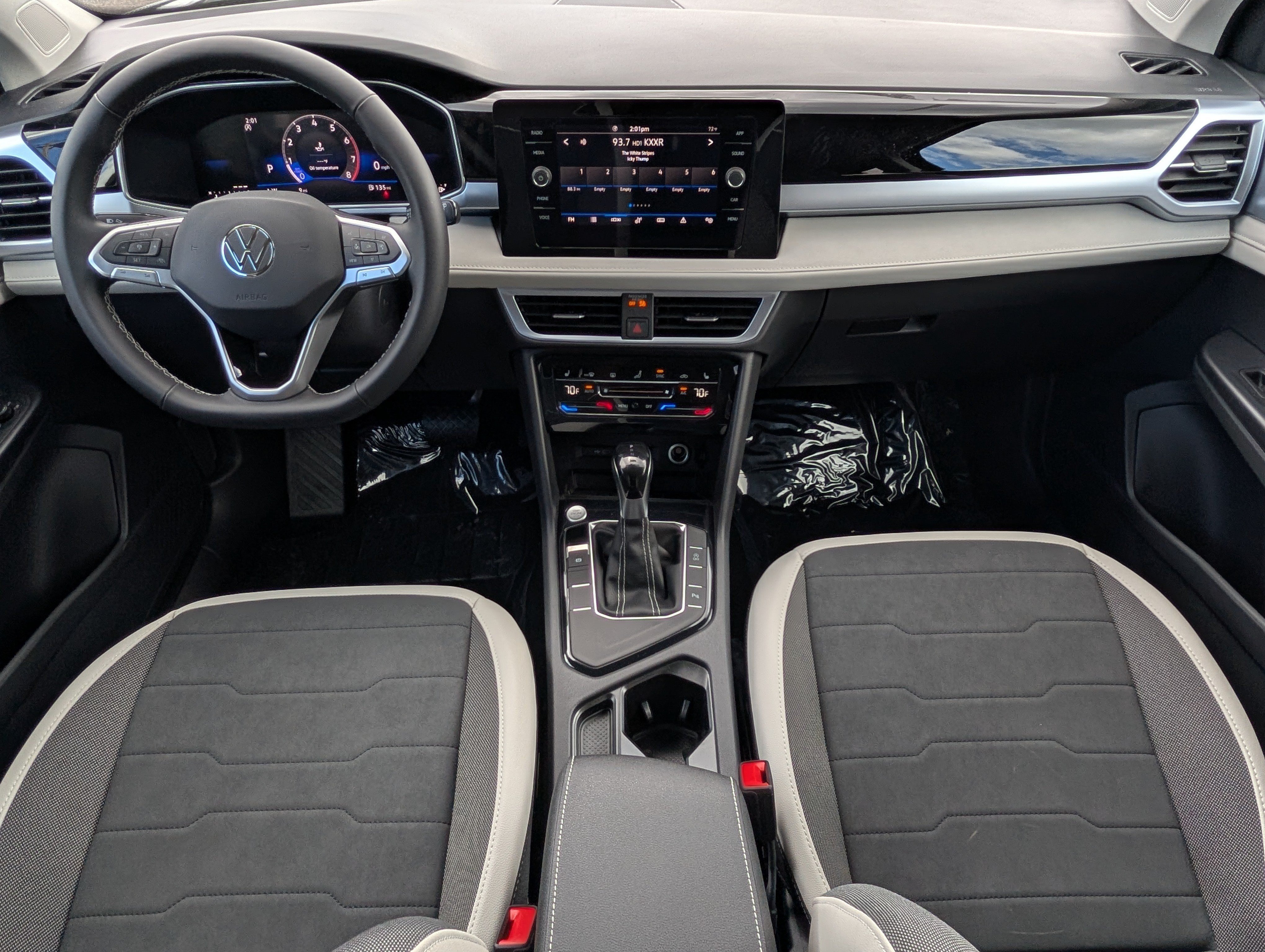 New 2026 Volkswagen Taos SE FWD image 4