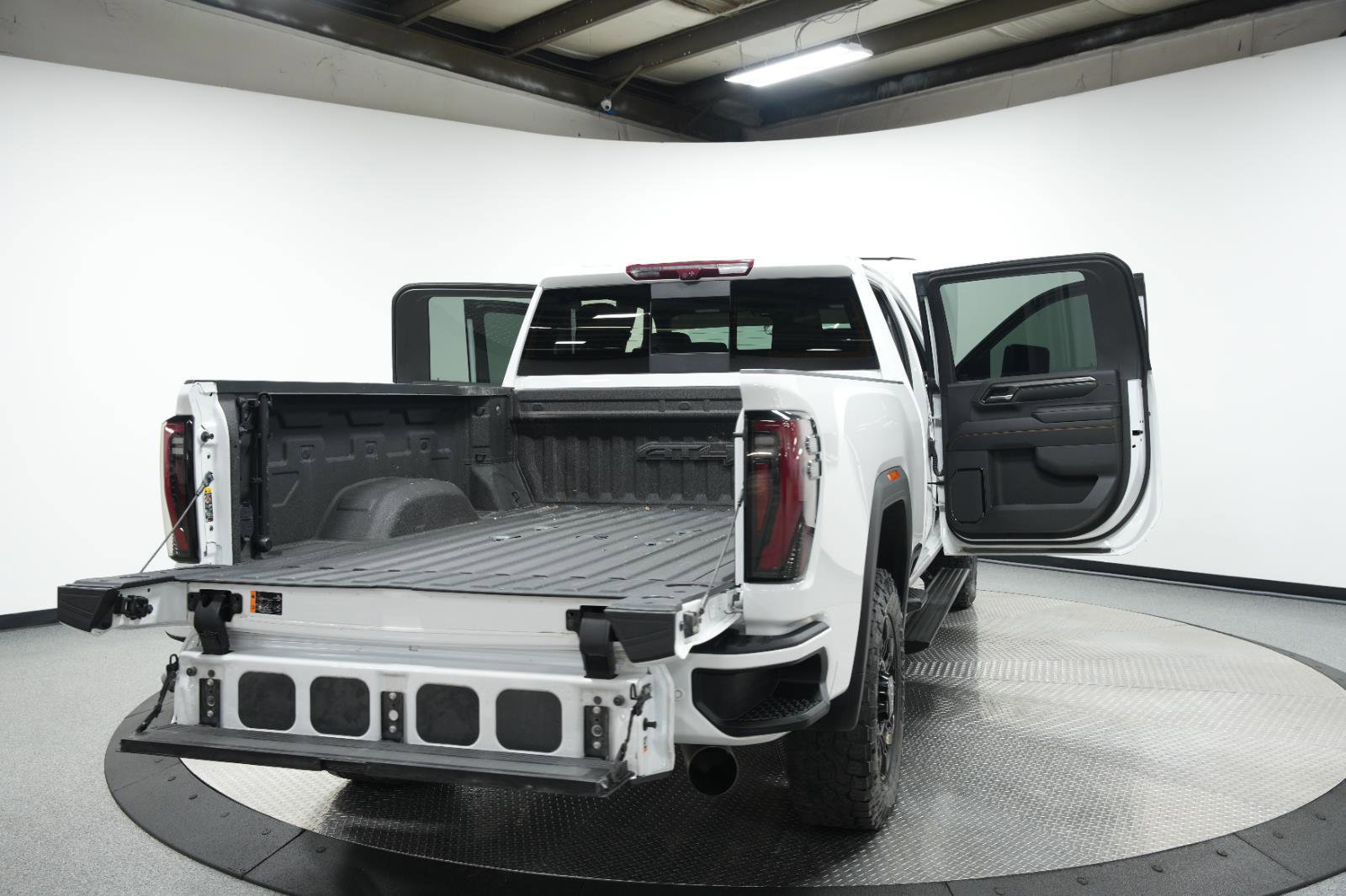 Used 2024 GMC Sierra 2500 AT4 w/ AT4 Premium Plus Package image 14