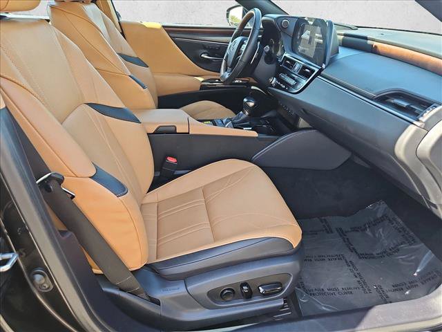 Used 2024 Lexus ES 300h w/ Luxury Package FWD image 21