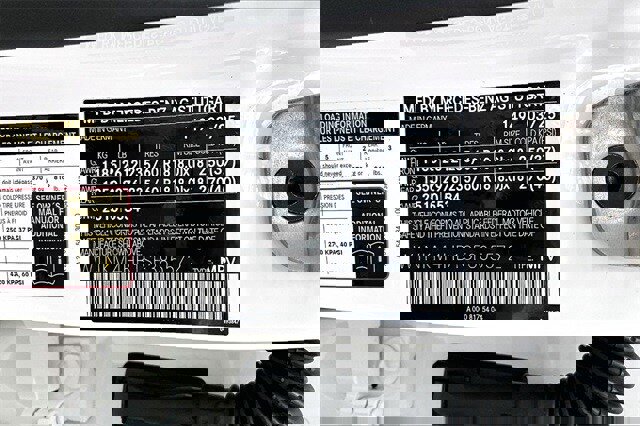 Used 2025 Mercedes-Benz GLC 300 300 image 22