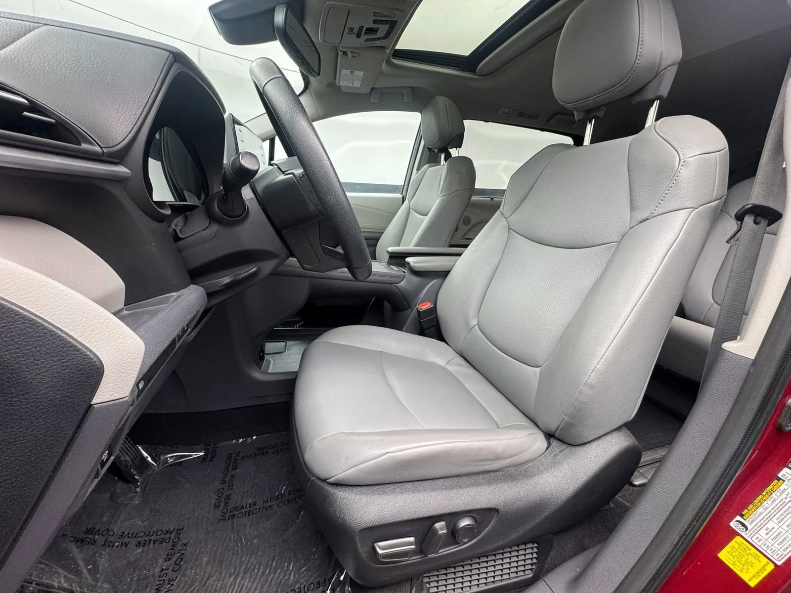 Used 2023 Toyota Sienna XLE AWD/4WD image 12