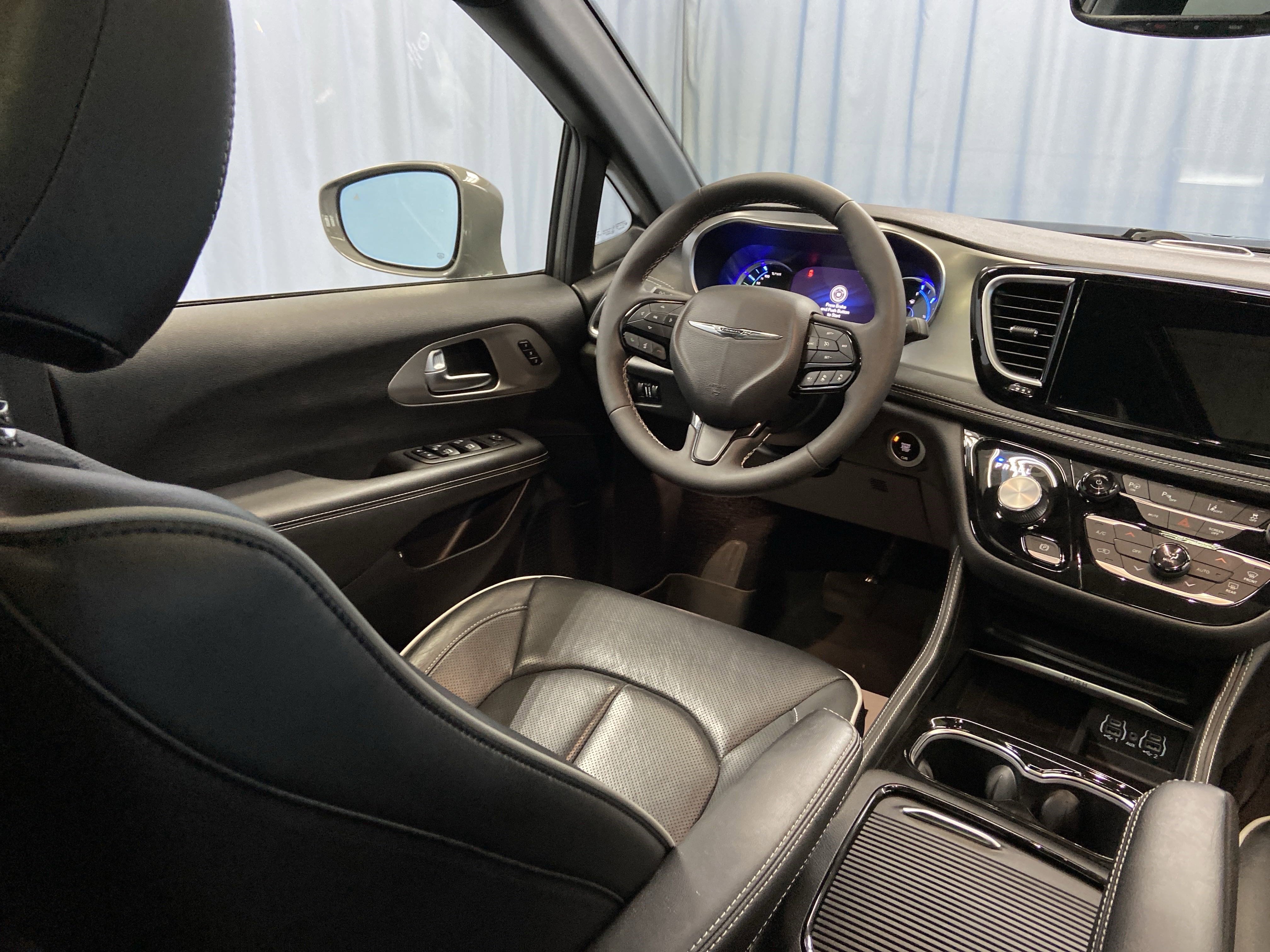 Used 2022 Chrysler Pacifica Limited w/ S Appearance Package image 46