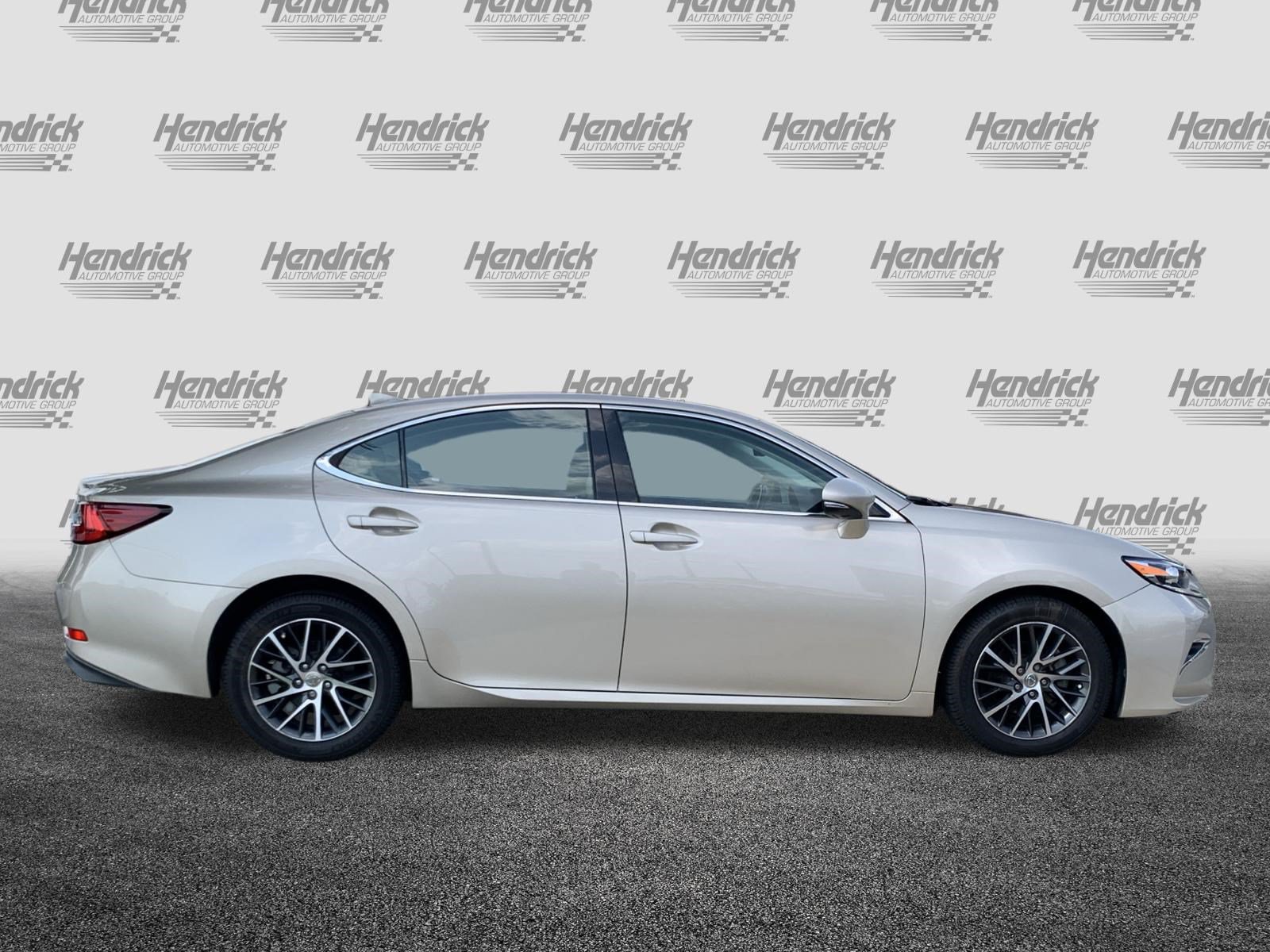 Used 2016 Lexus ES 350 w/ Luxury Package w/Wood Trim FWD image 11