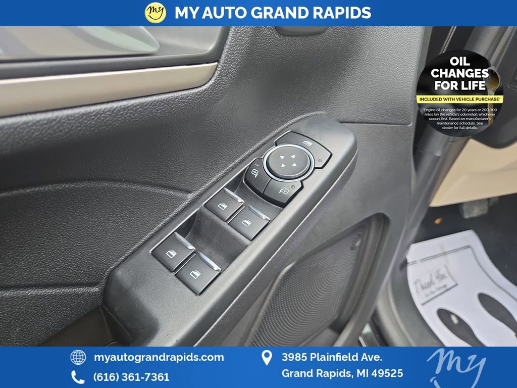 Used 2022 Ford Escape SEL w/ Technology Package image 11