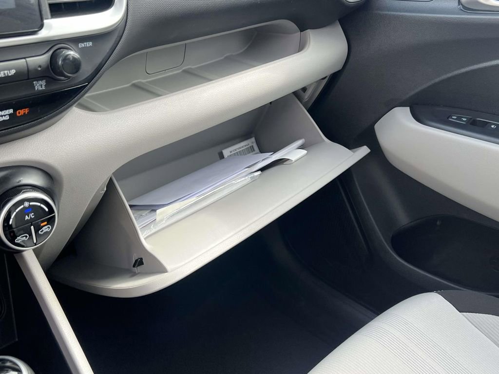 Certified 2025 Hyundai Venue SEL image 40