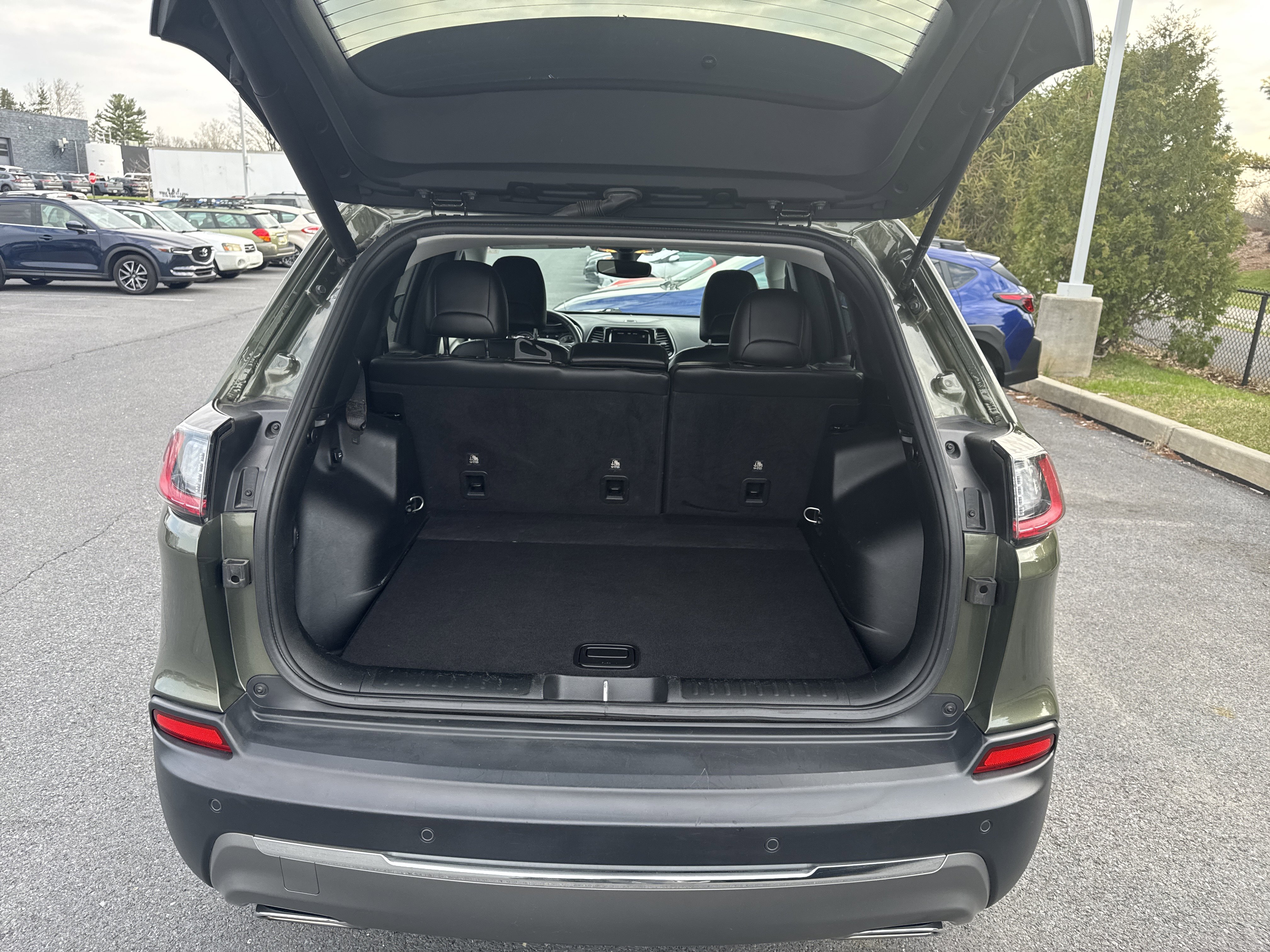 Used 2019 Jeep Cherokee Limited image 10