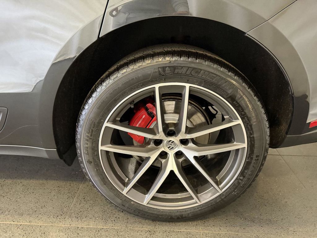 Certified 2022 Porsche Macan S image 11
