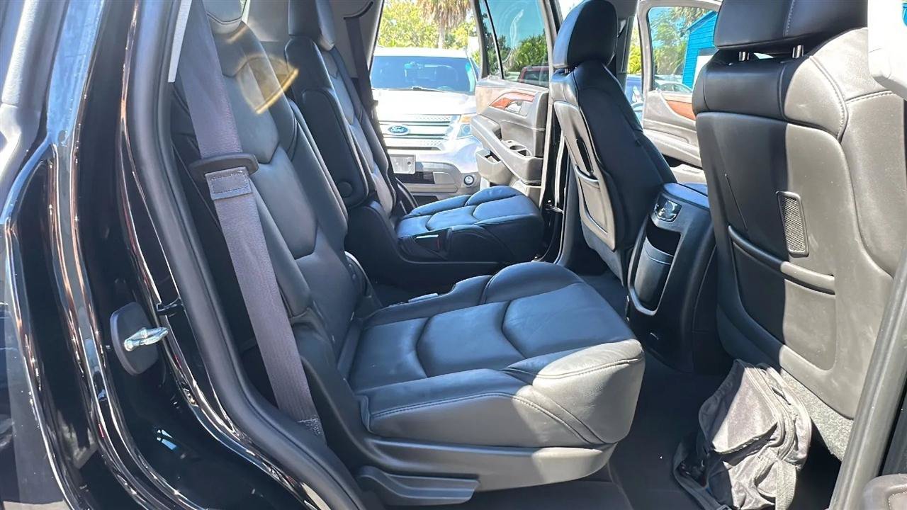 Used 2015 Cadillac Escalade Luxury AWD/4WD image 34