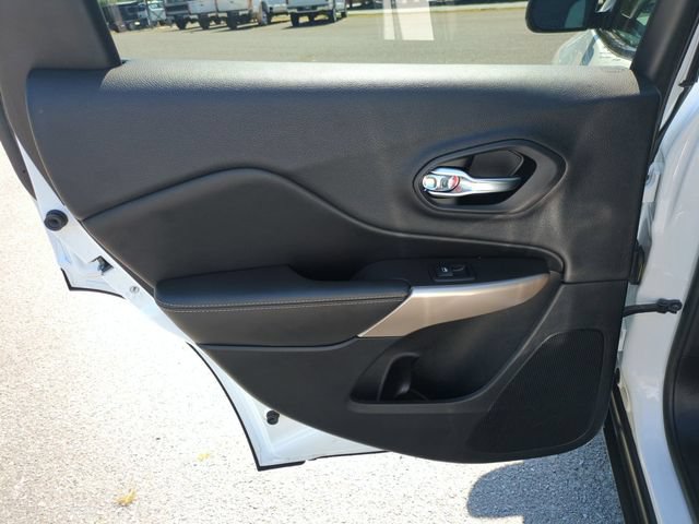 Used 2018 Jeep Cherokee Limited AWD/4WD image 28
