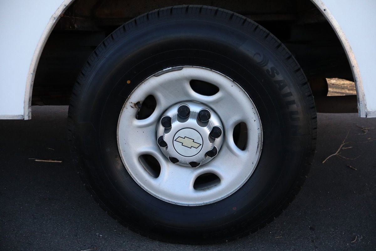 Used 2011 Chevrolet Express 3500 image 36