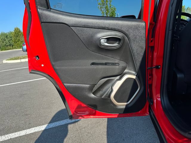 Used 2015 Jeep Renegade Latitude w/ Trailer Tow Group AWD/4WD image 15