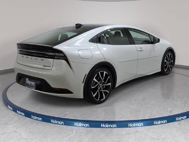 Used 2024 Toyota Prius Prime FWD image 5