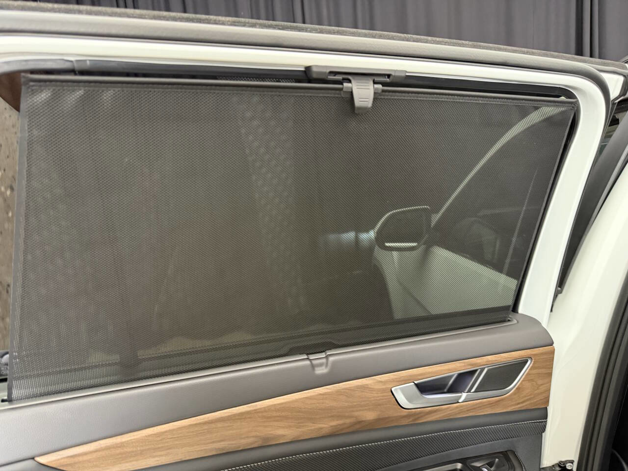 Used 2024 Volkswagen Atlas SE w/ Panoramic Sunroof Package image 23