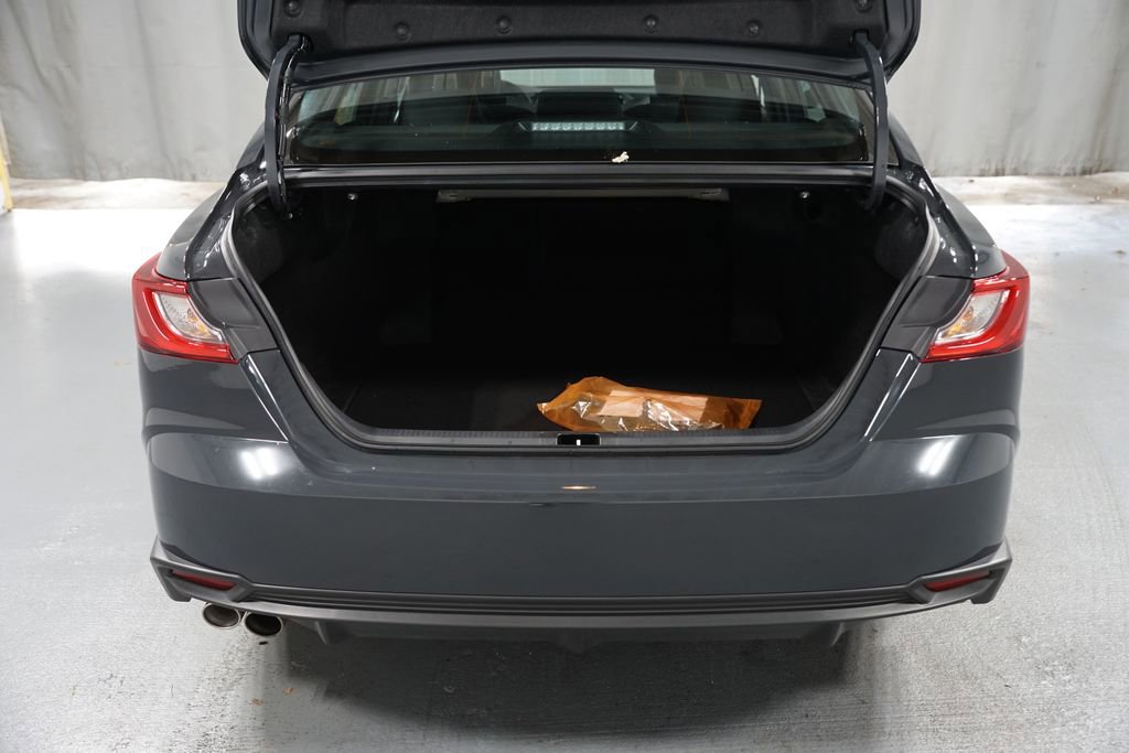 Used 2025 Toyota Camry SE image 35