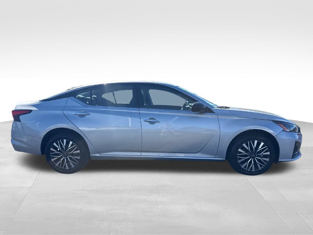 Used 2025 Nissan Altima 2.5 SV AWD/4WD image 6
