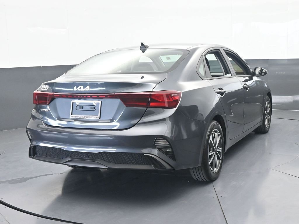 Used 2023 Kia Forte LXS w/ LXS Technology Package FWD image 5