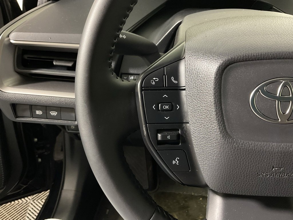 Used 2025 Toyota Prius LE image 25