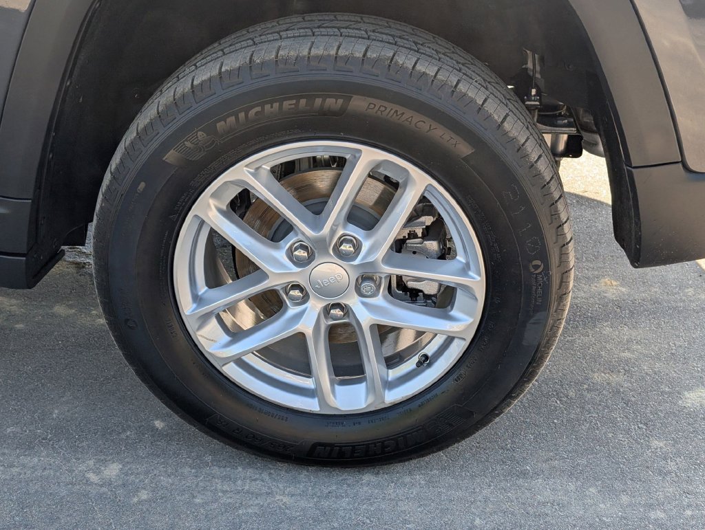 New 2026 Jeep Grand Cherokee Laredo RWD image 8