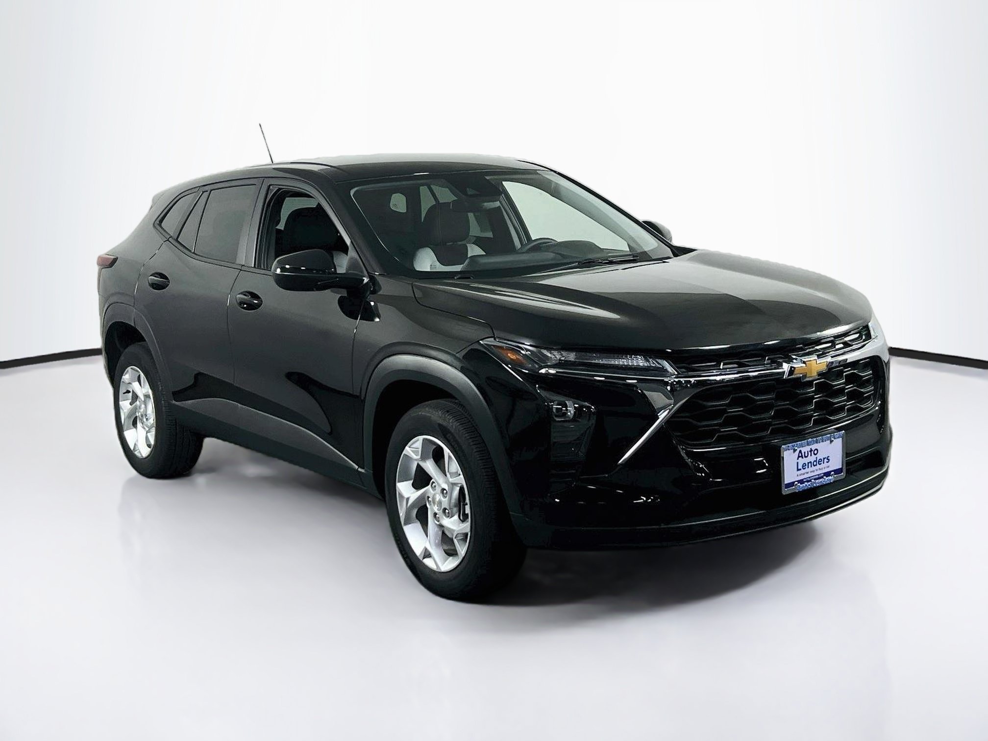 Used 2025 Chevrolet Trax LS w/ LS Convenience Package FWD image 3