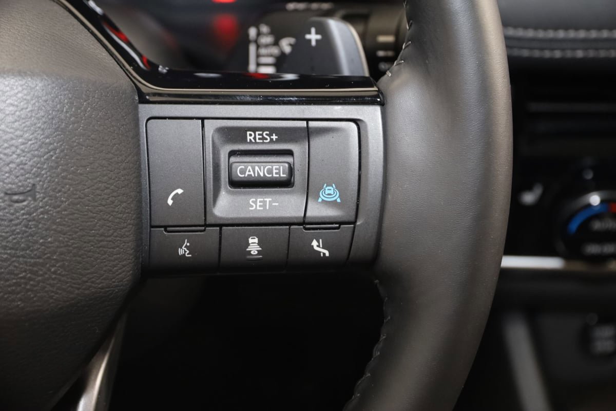 Used 2025 Nissan Rogue SL w/ Tech Package FWD image 38