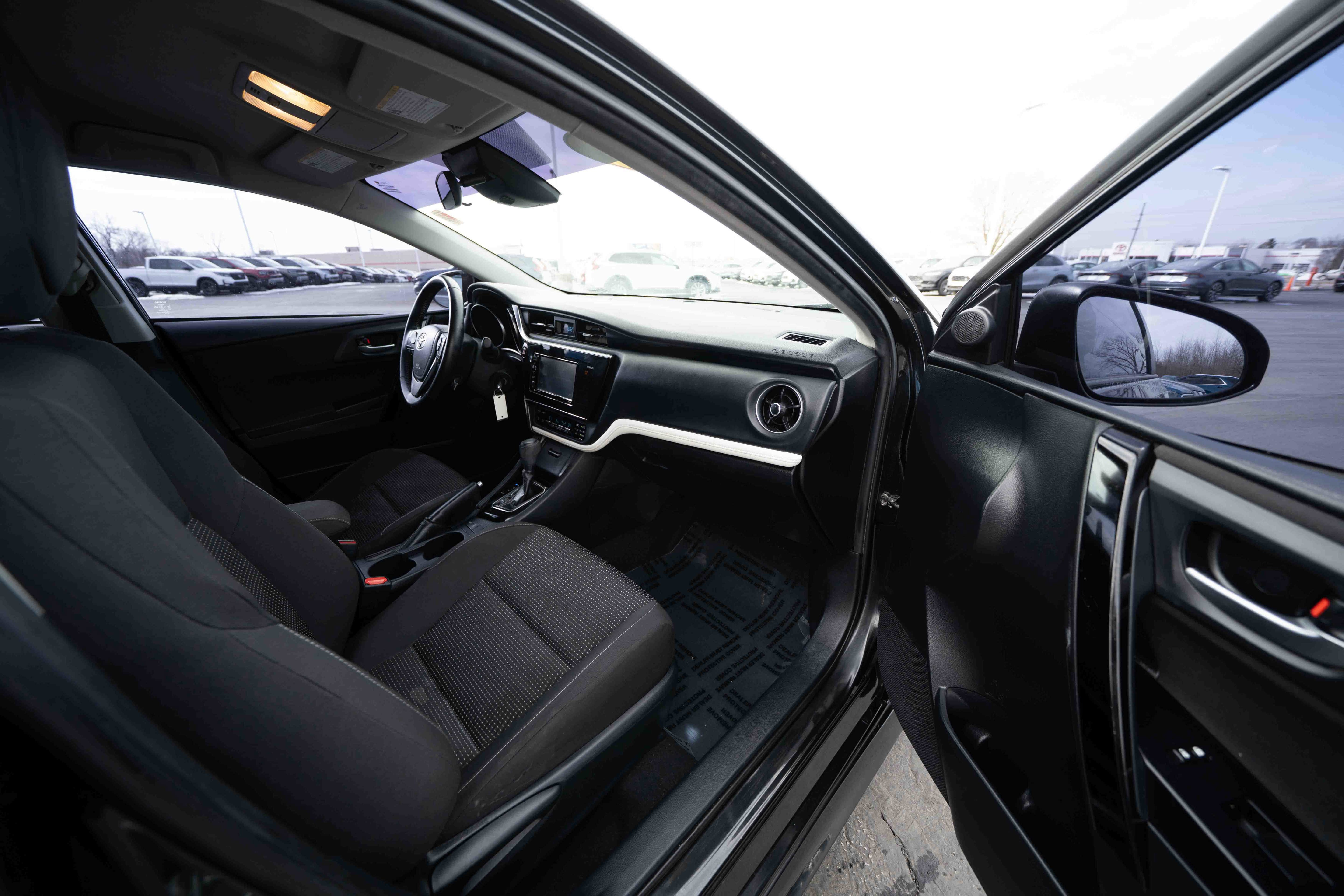 Used 2018 Toyota Corolla iM image 25