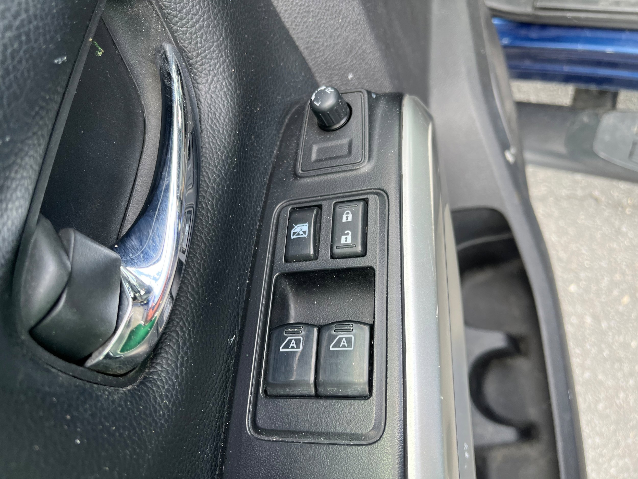 Used 2017 Nissan Titan SV AWD/4WD image 18