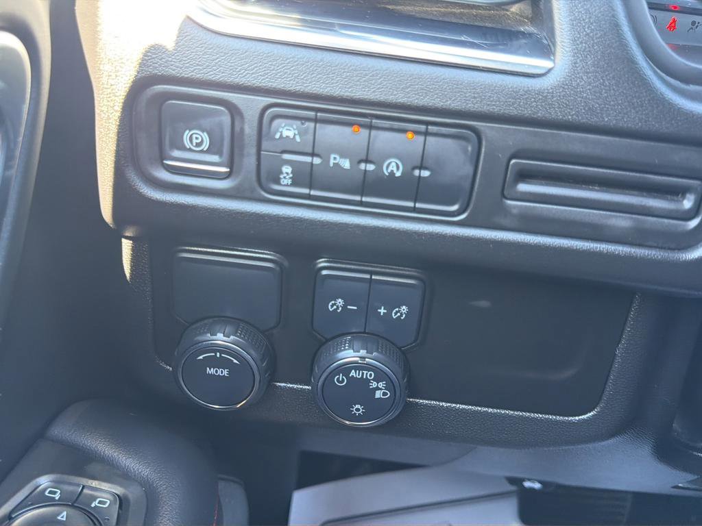 Used 2024 Chevrolet Suburban RST image 23