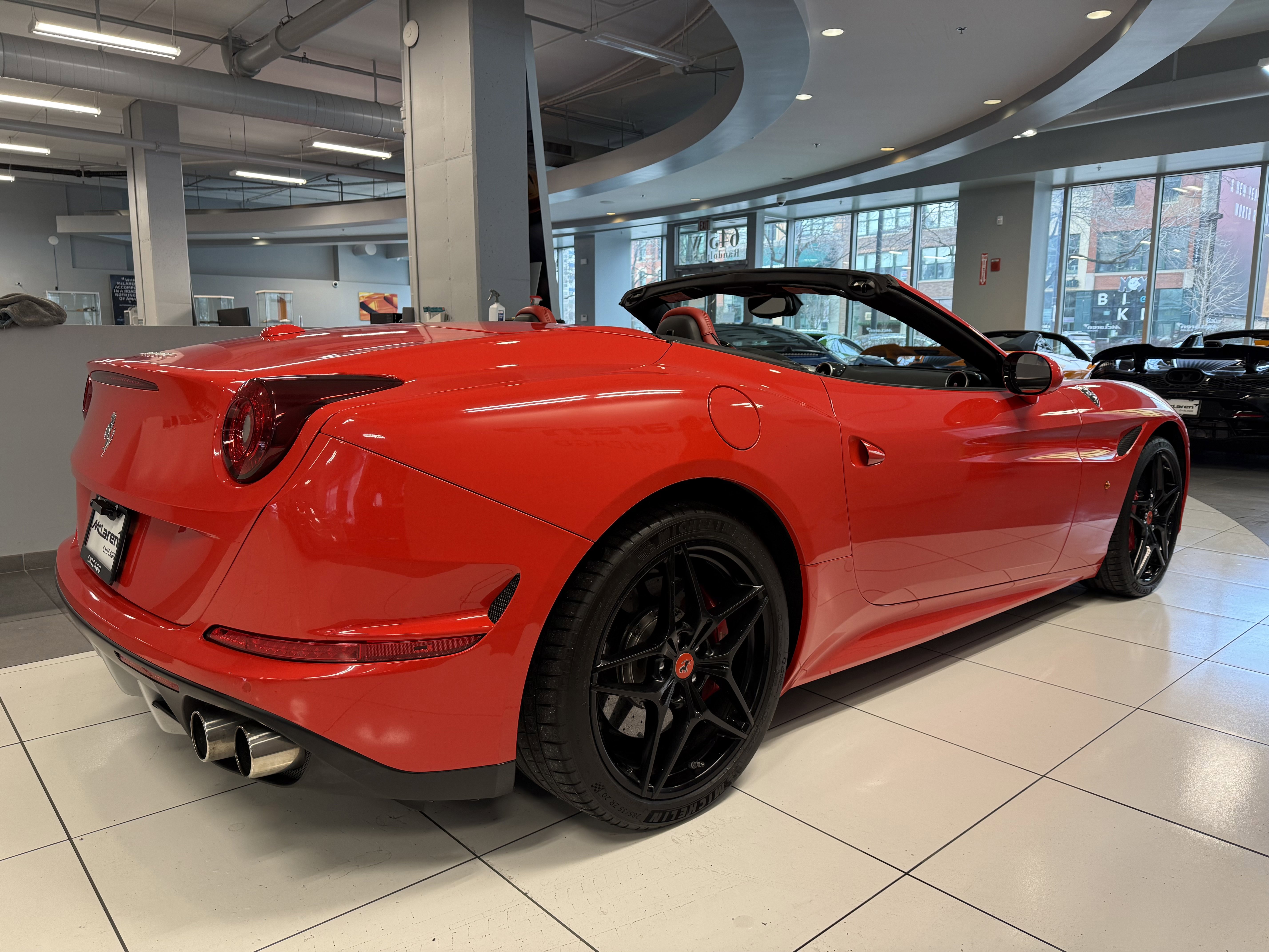 Used 2016 Ferrari California T image 4