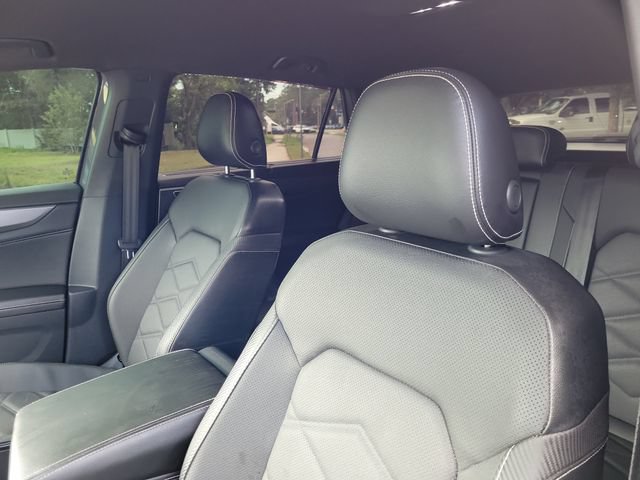 Used 2024 Volkswagen Atlas Cross Sport SE FWD image 20