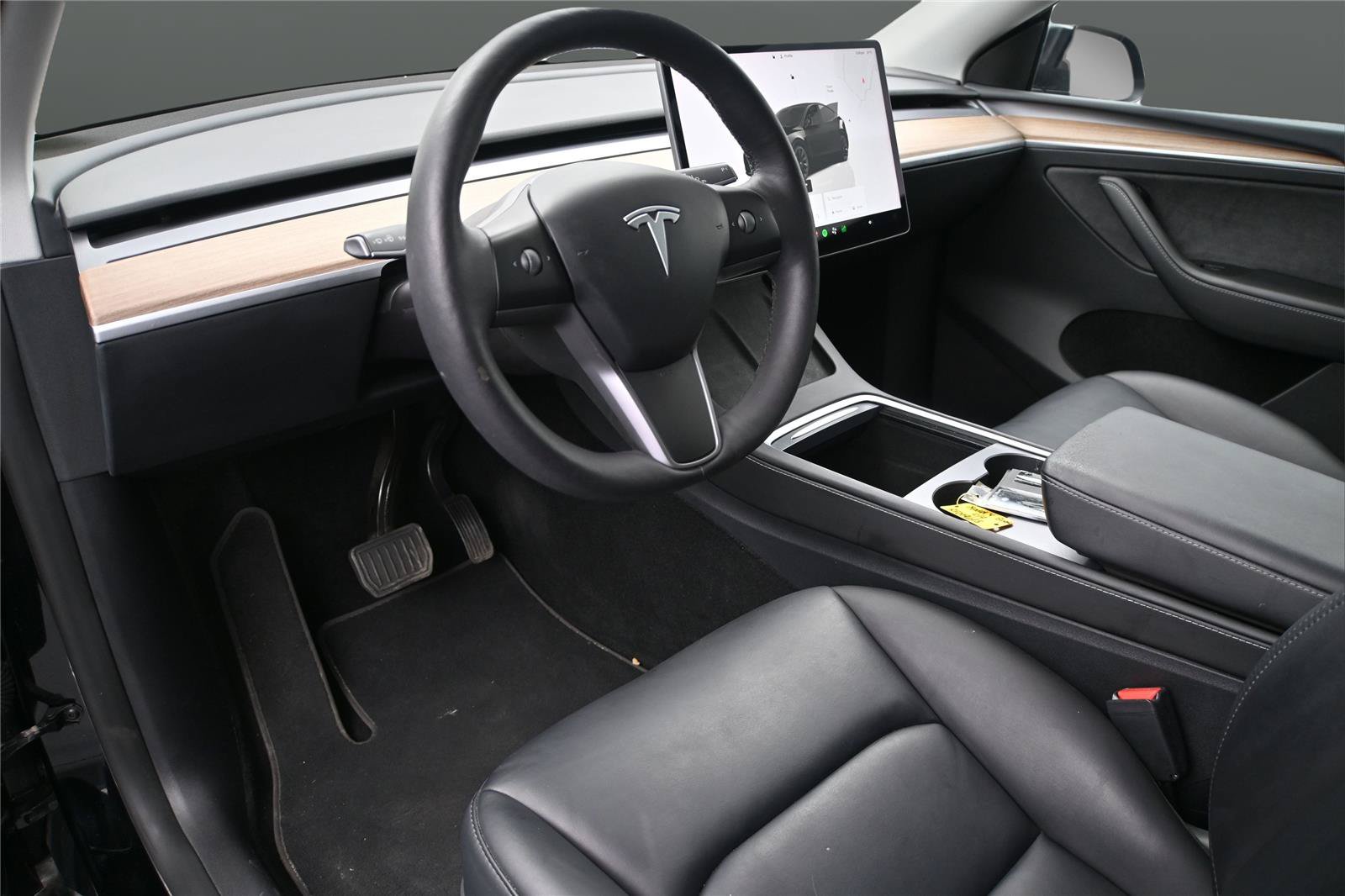 Used 2024 Tesla Model Y 2WD video 2