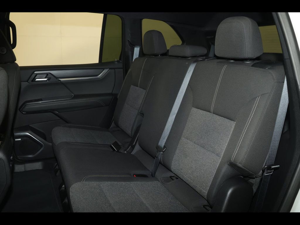 Used 2025 GMC Acadia Elevation image 31