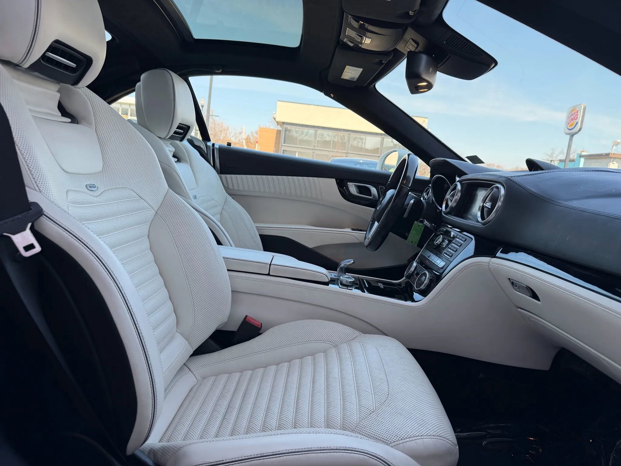 Used 2016 Mercedes-Benz SL 550 w/ Driver Assistance Package image 17