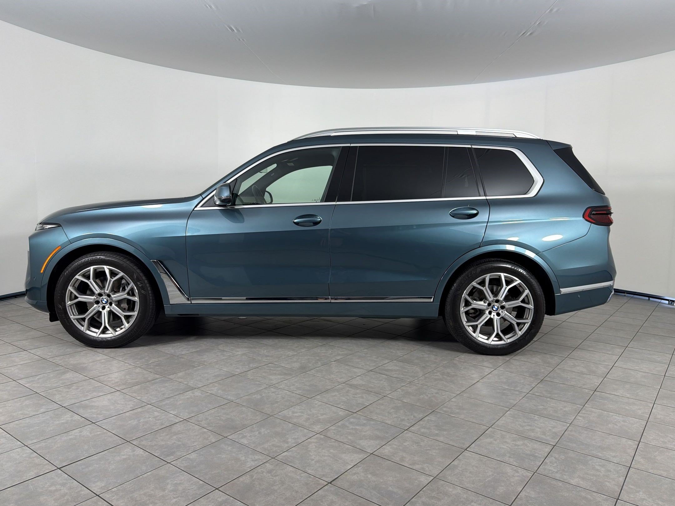Used 2026 BMW X7 xDrive40i AWD/4WD image 2