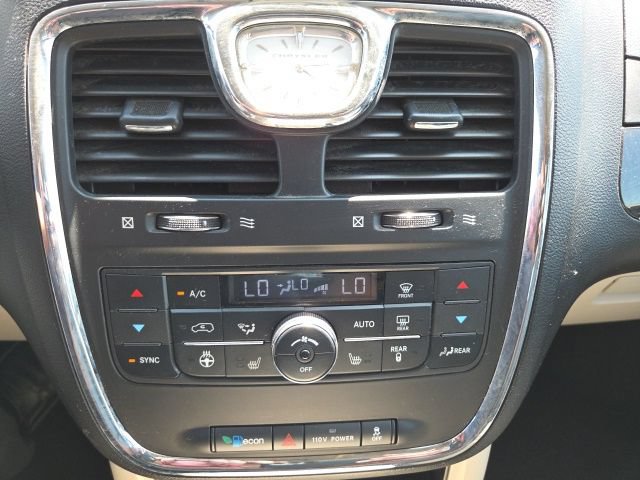 Used 2012 Chrysler Town & Country Touring-L w/ Driver Convenience Group FWD image 17