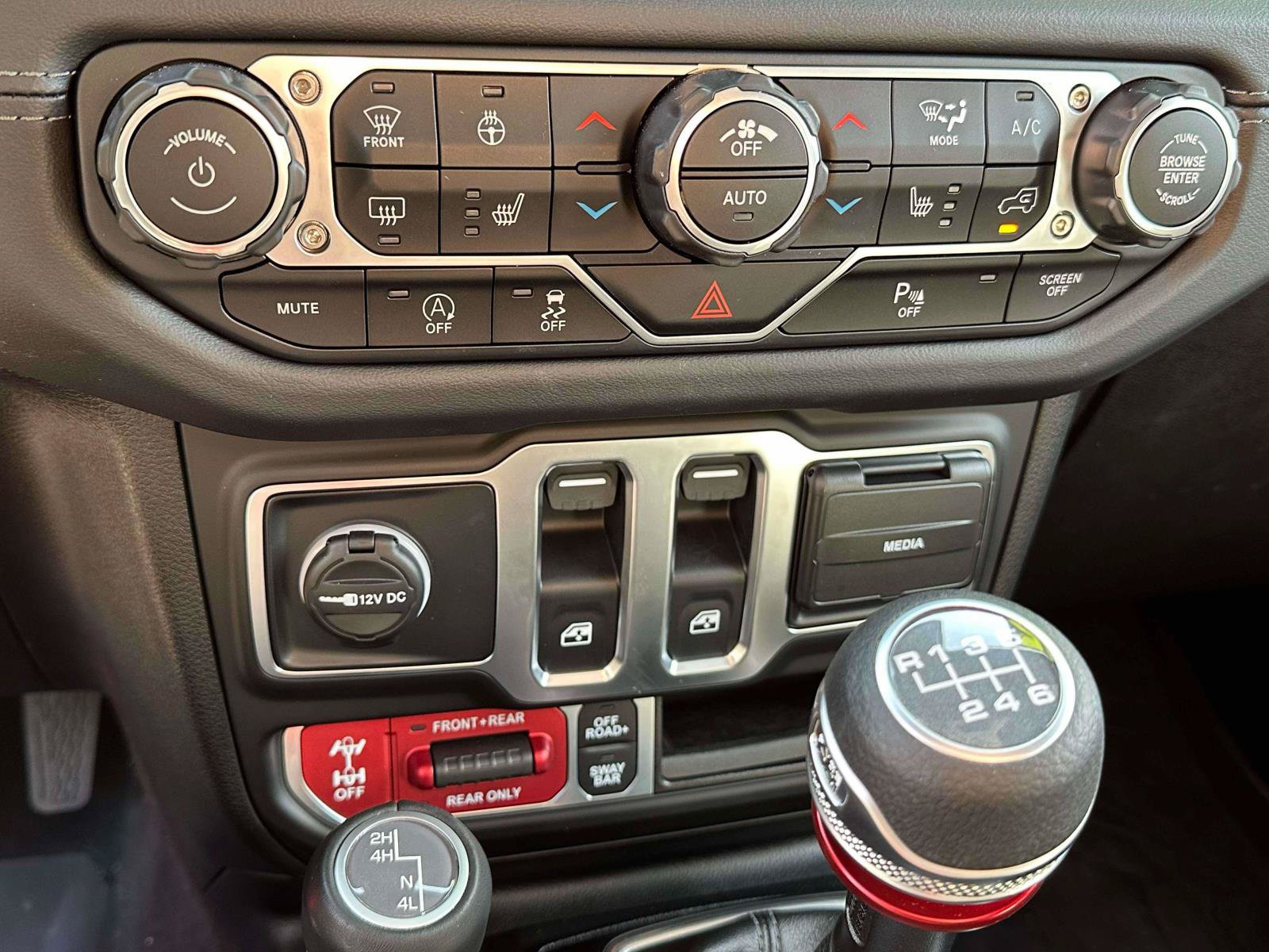 Used 2025 Jeep Wrangler Rubicon AWD/4WD image 22