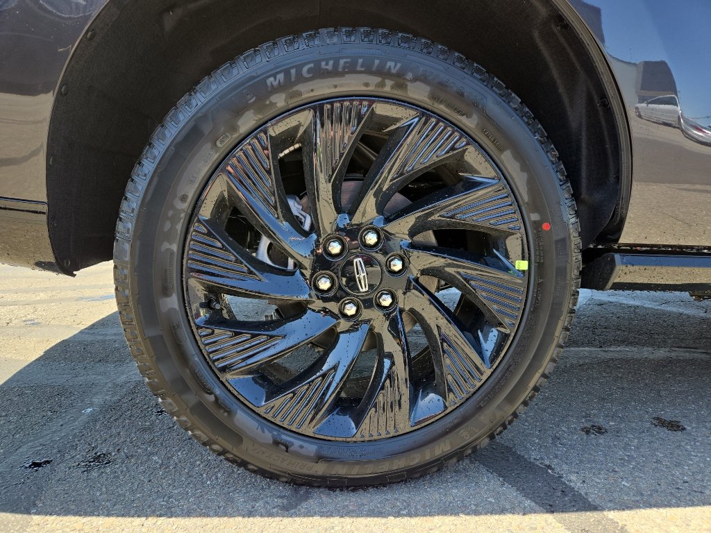 New 2026 Lincoln Navigator Reserve w/ Jet Appearance Package AWD/4WD image 9