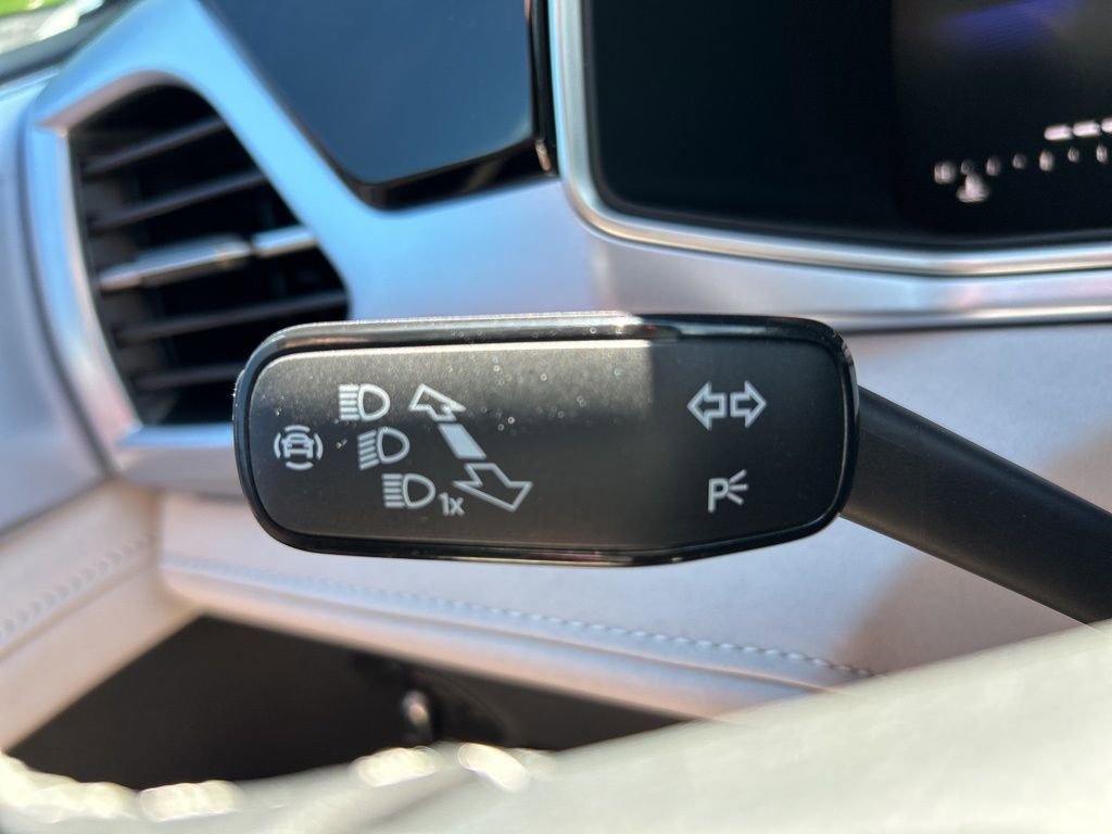 Used 2025 Volkswagen Taos SE image 22