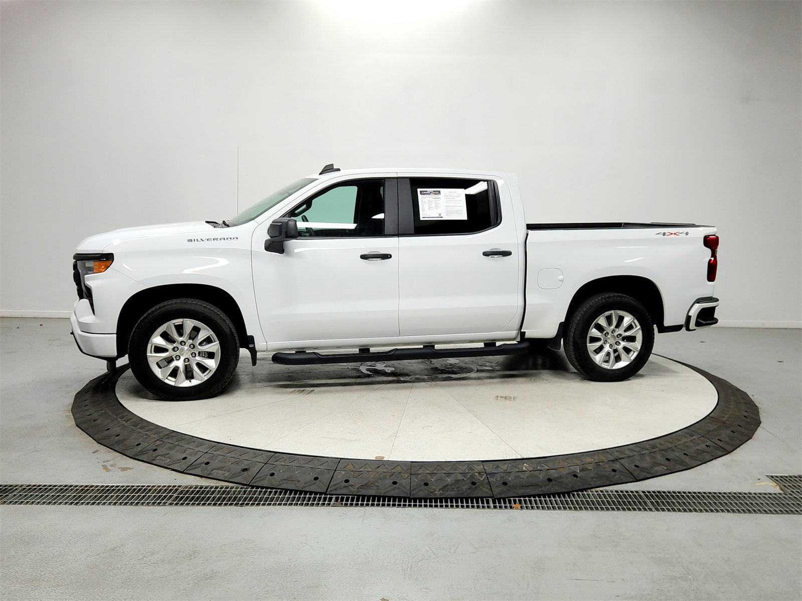 Used 2024 Chevrolet Silverado 1500 Custom image 4