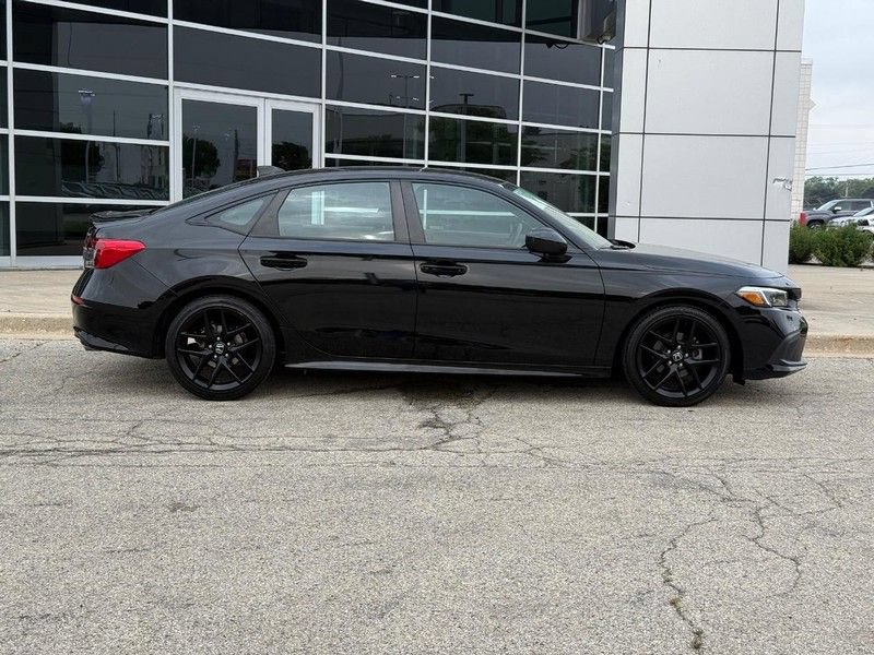 Used 2023 Honda Civic Sport image 2