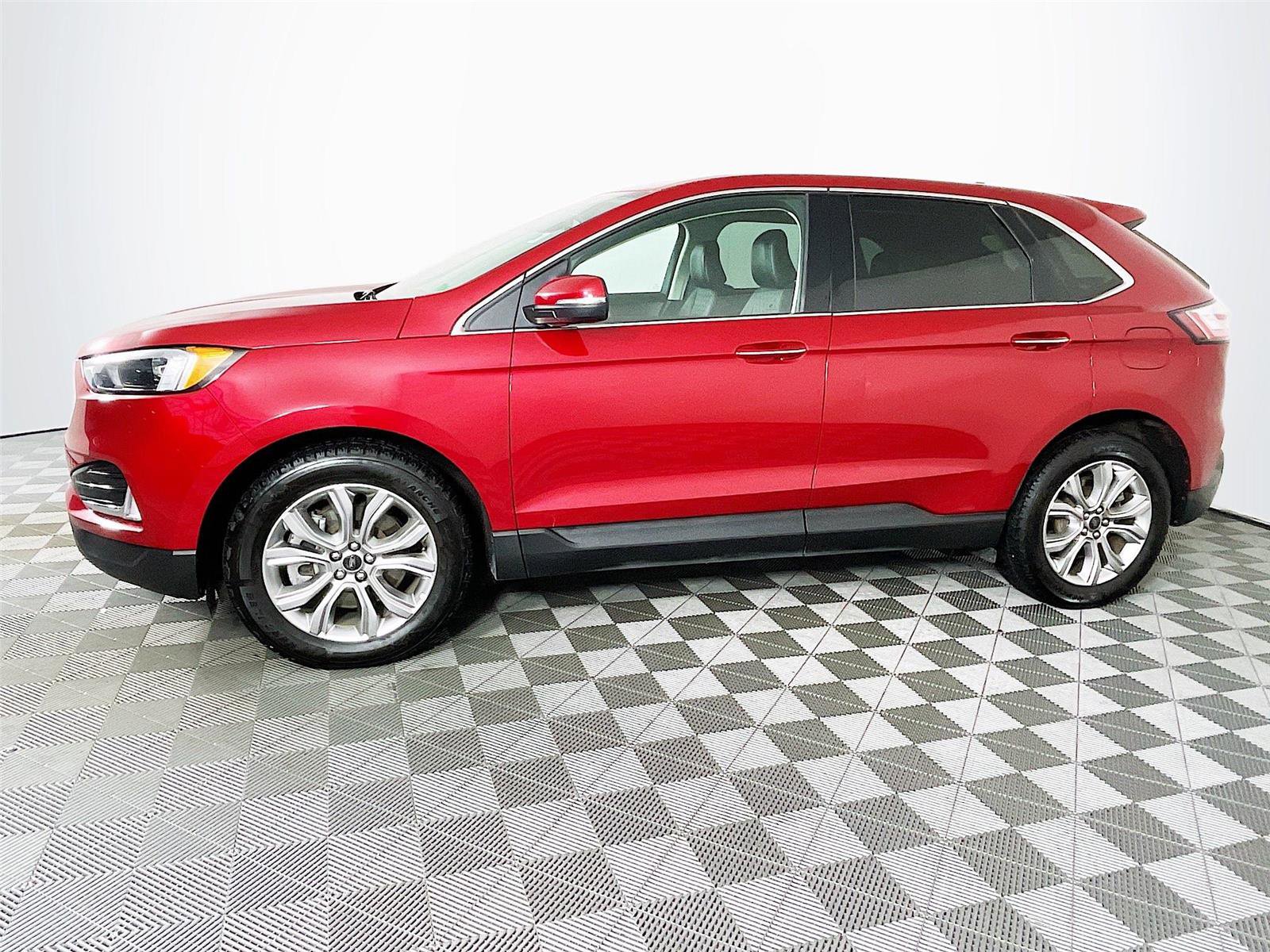 Used 2023 Ford Edge Titanium image 4
