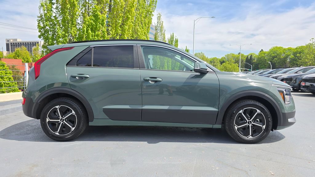 Used 2023 Kia Niro EX FWD image 3