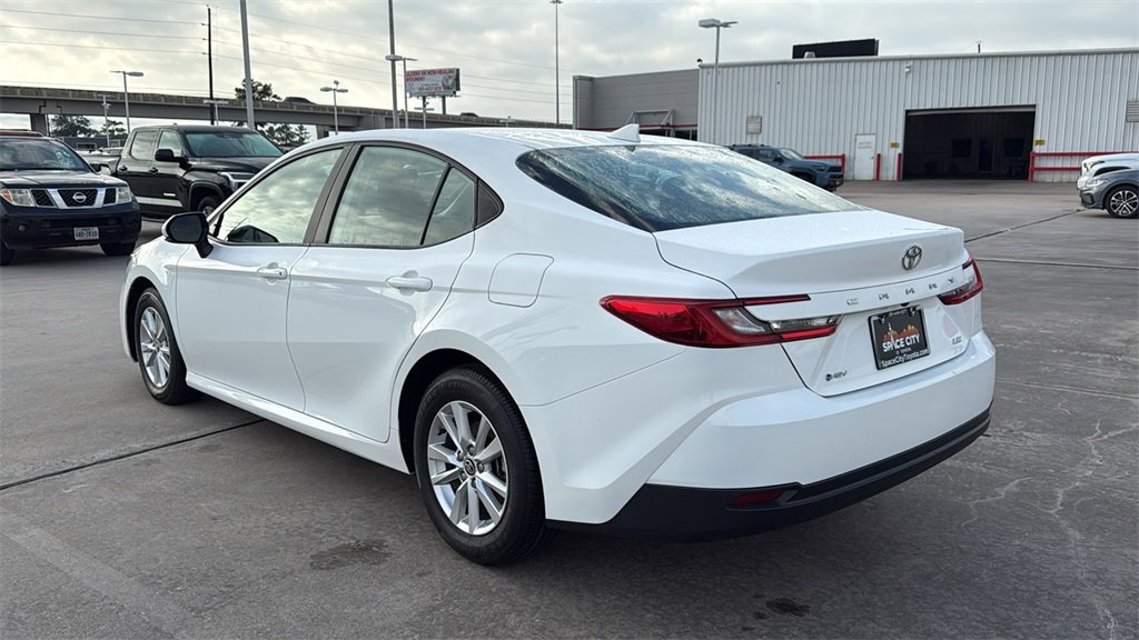 Used 2025 Toyota Camry LE image 5