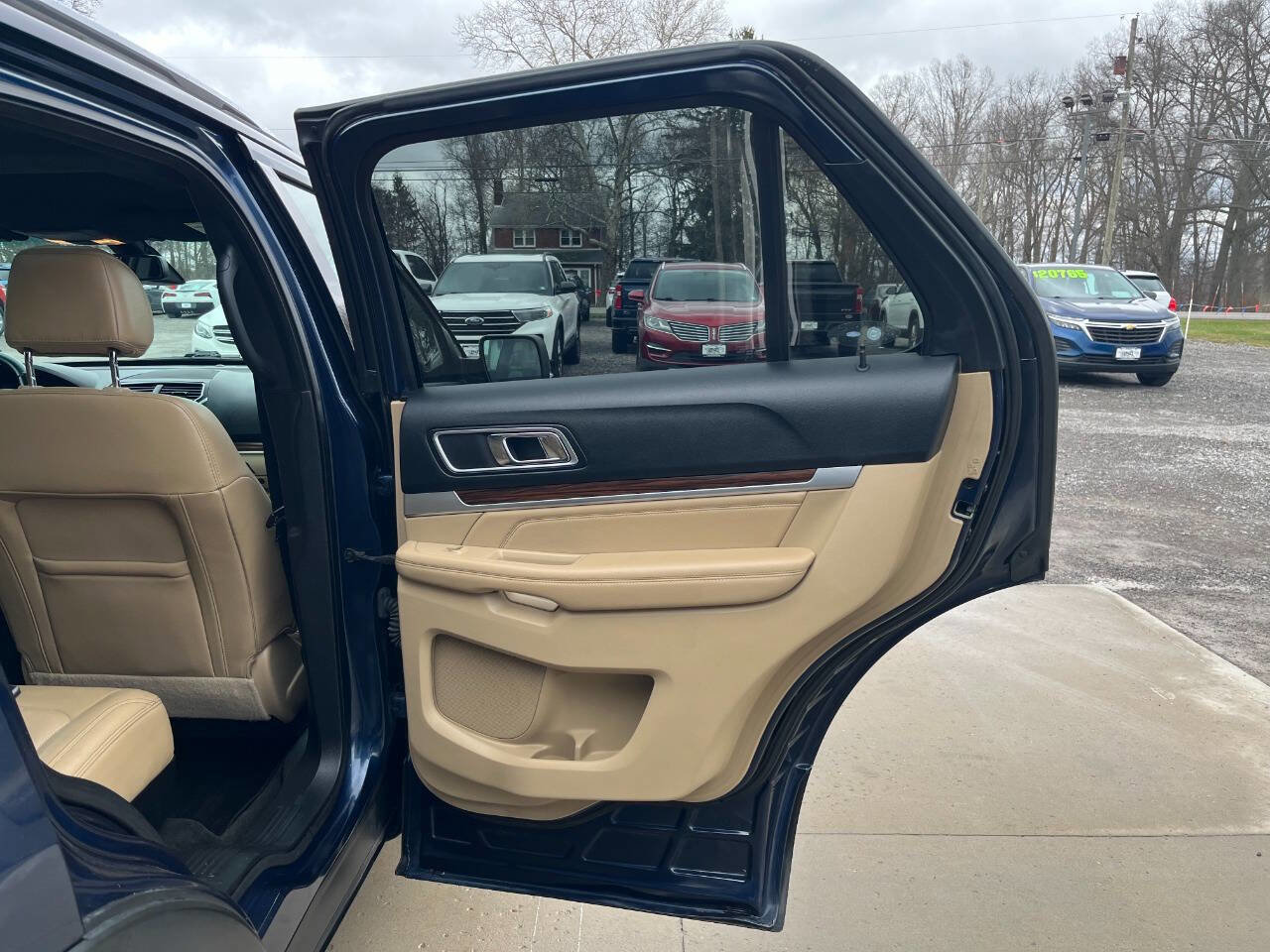 Used 2017 Ford Explorer Limited w/ Equipment Group 301A image 9