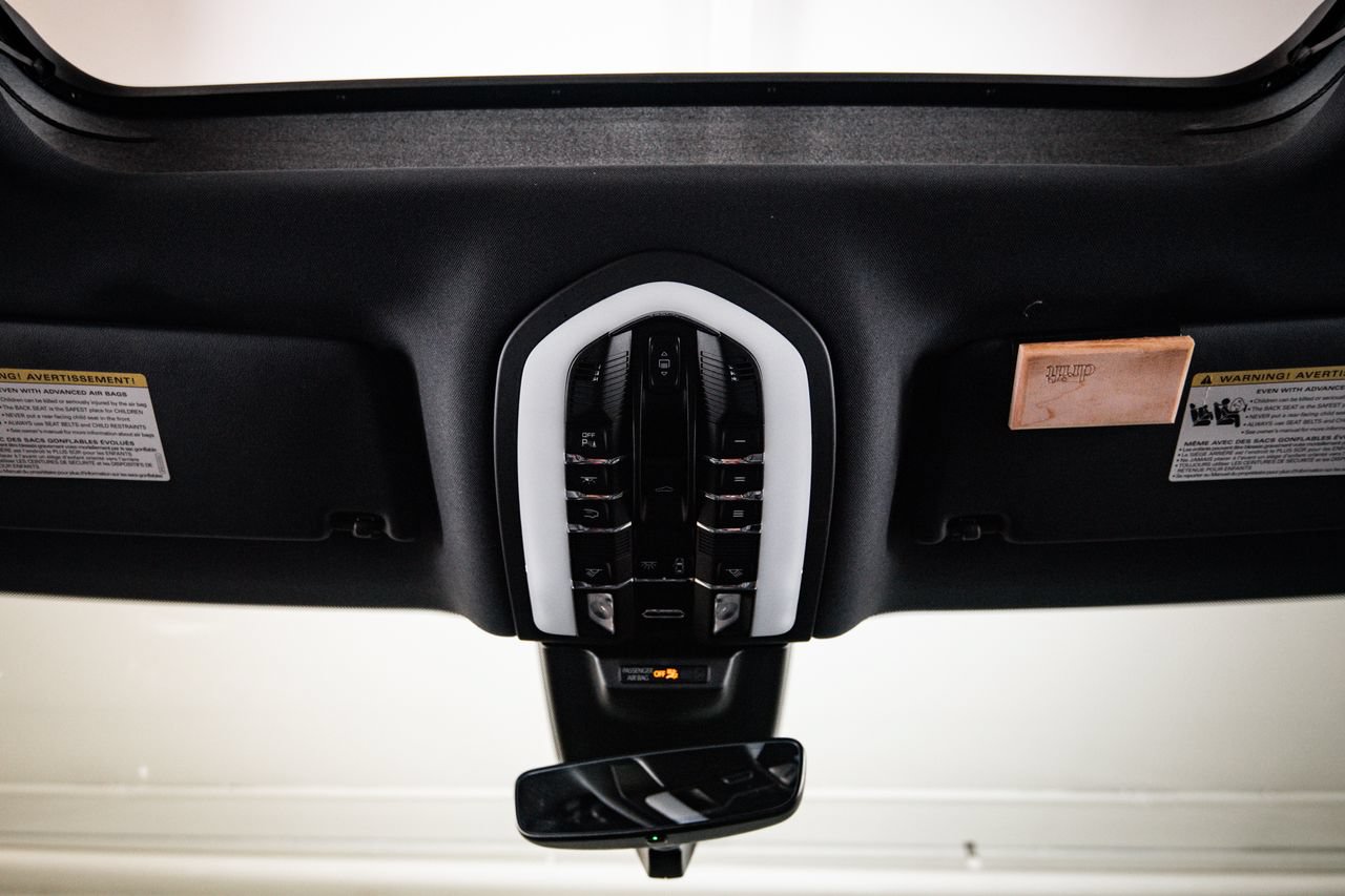 Certified 2024 Porsche Macan AWD/4WD image 20