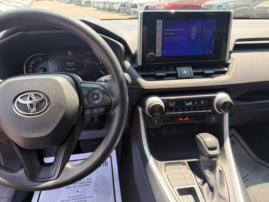 Used 2025 Toyota RAV4 XLE AWD/4WD image 25