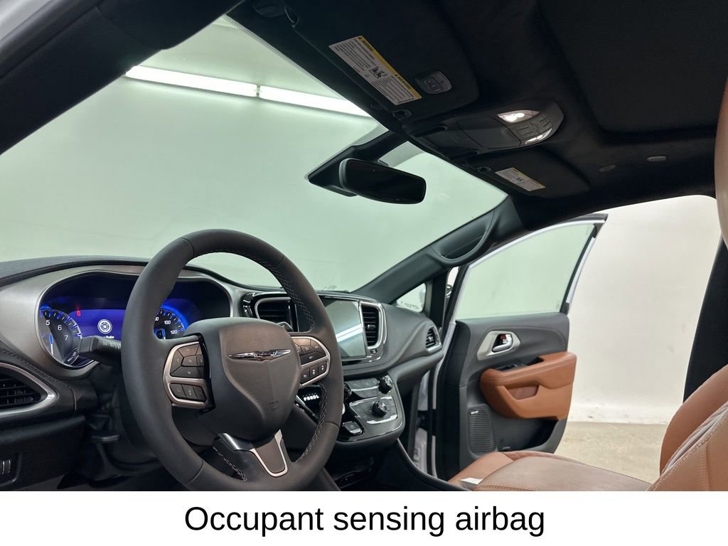 Used 2026 Chrysler Pacifica Pinnacle image 31