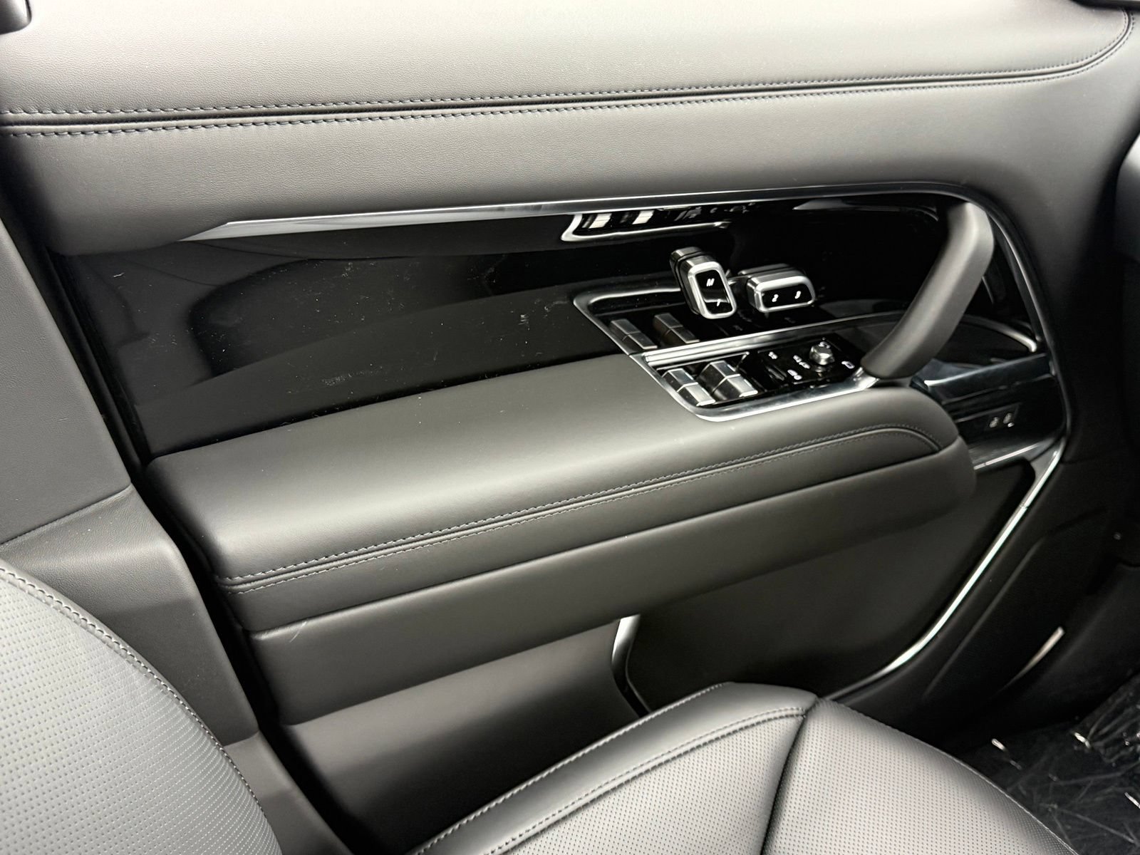 New 2026 Land Rover Range Rover SE AWD/4WD image 39